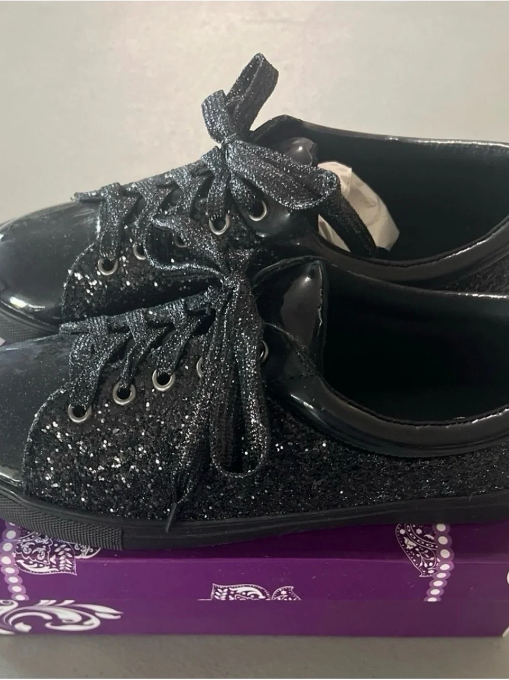 Women’s Black Glitter & Patent Lace-Up Sneakers Shoes Size 6